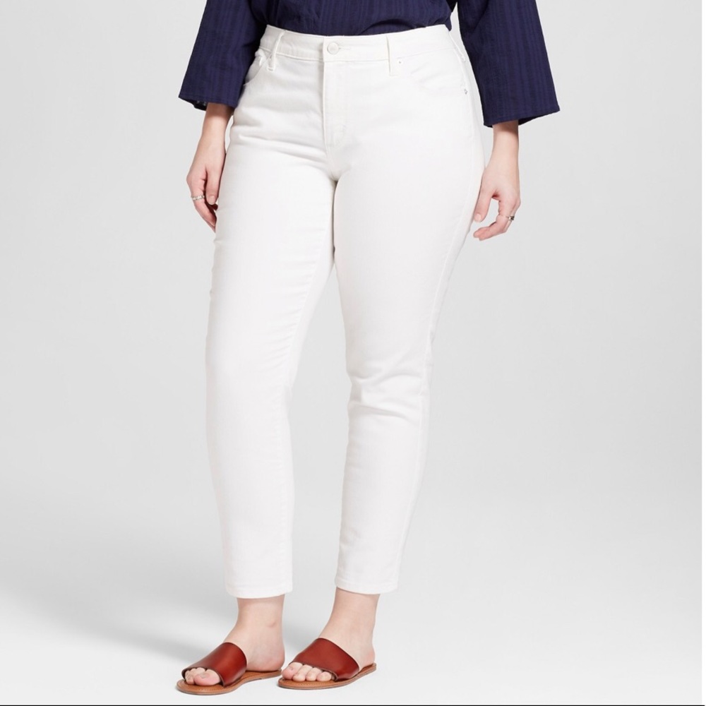 🎉⭐️HP🎉Universal Threads Sz 26 Skinny White Denim